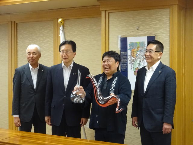 南部美人久慈社長表敬写真