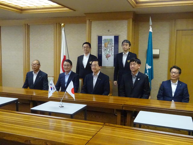 駐仙台韓国総領事知事表敬写真