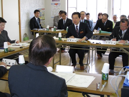 写真：草の根地域訪問の様子2