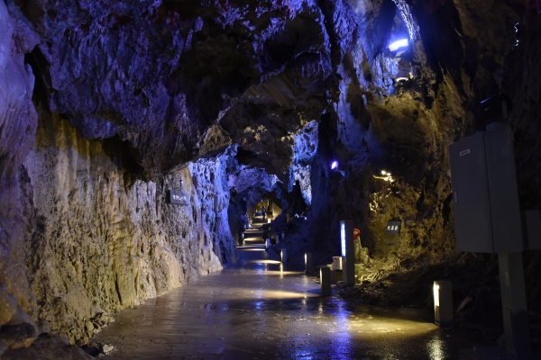 cave