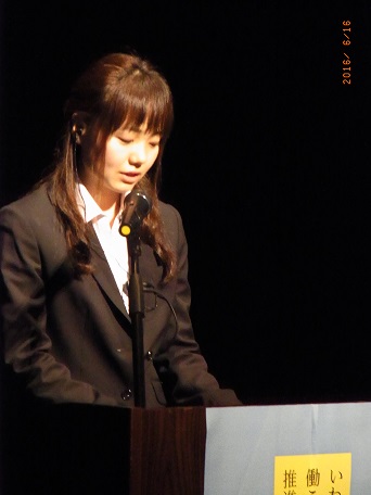 写真:司会者