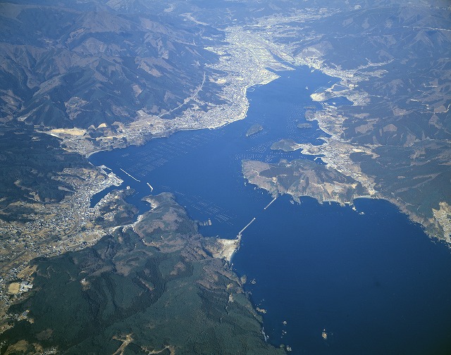 写真：上空からの大船渡港