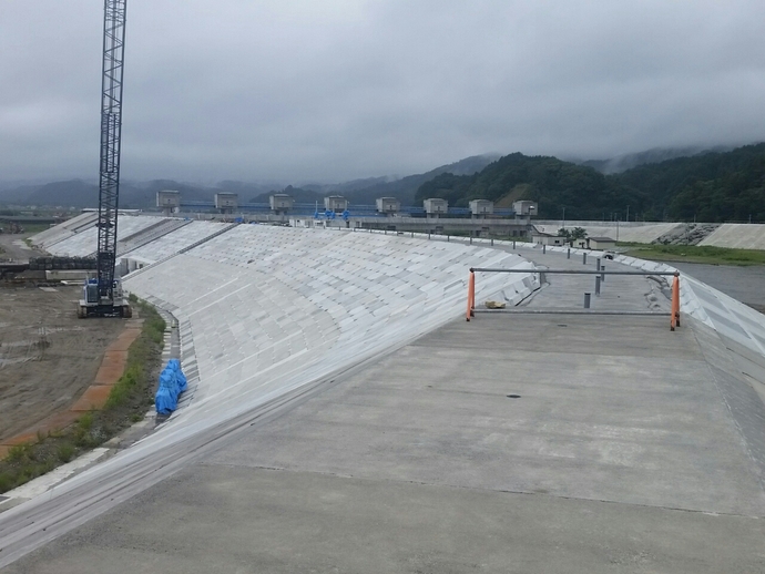 防潮堤嵩上げ状況写真(令和元年9月撮影)