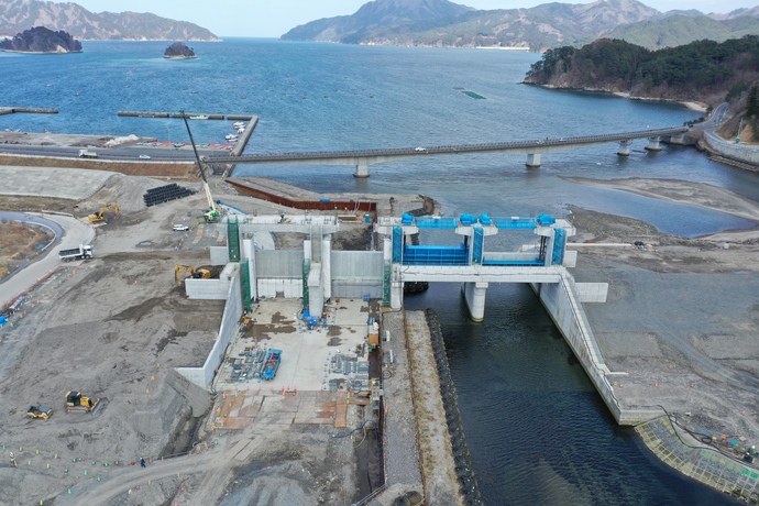写真:織笠川水門4