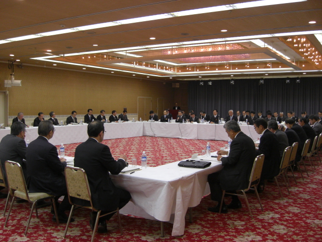写真：会議の風景