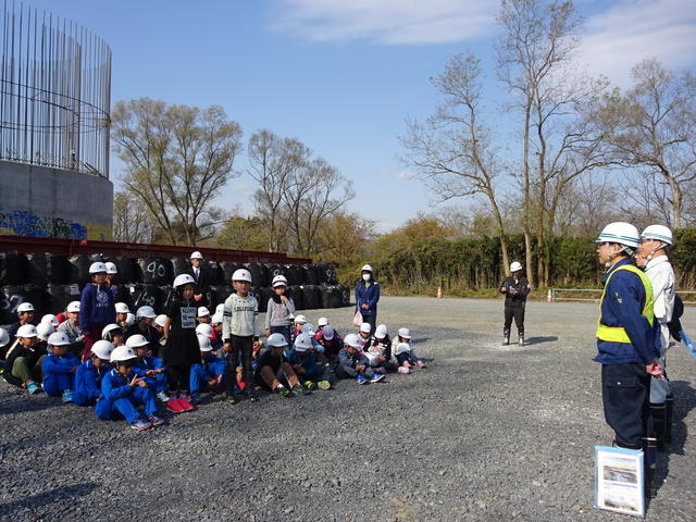 現場見学会の感想発表（3年生、5年生）の写真