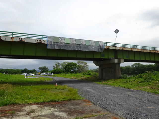 橋桁の色彩サンプル掲示状況(北上川上流側)写真