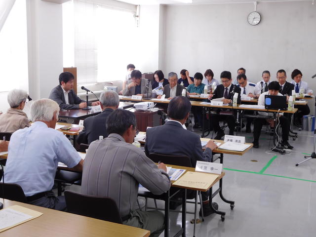 第2回委員会を進行する南委員長（岩手大学理工学部教授）の写真