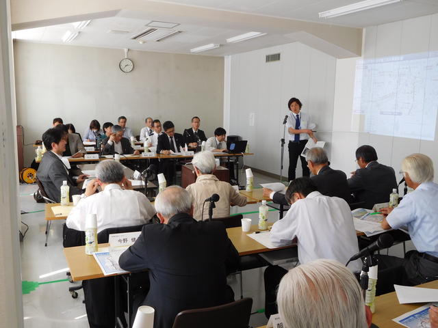 第2回委員会審議状況(議事内容等説明)の写真