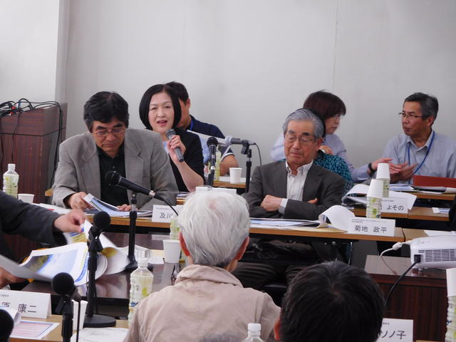 第2回委員会審議状況(川村委員からの橋桁の色彩に関する意見)の写真