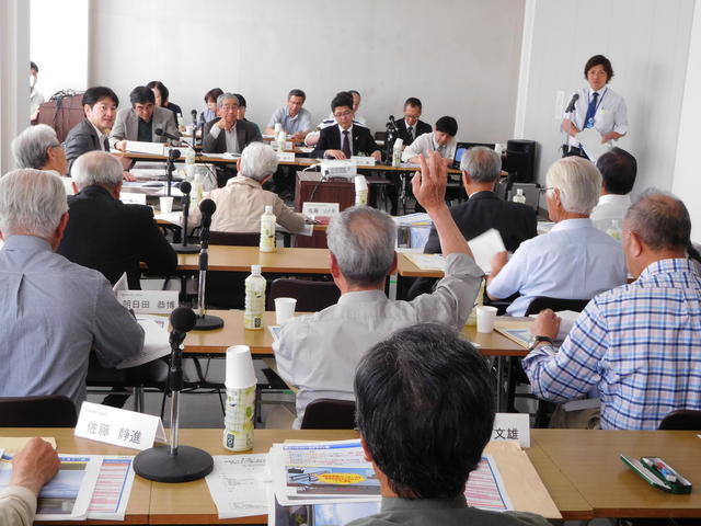 第2回委員会審議状況(質疑応答)の写真