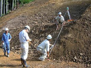 県営建設工事の完成検査状況の写真