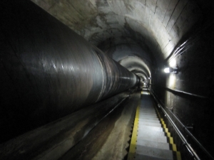 岩洞第一発電所の水圧鉄管の写真