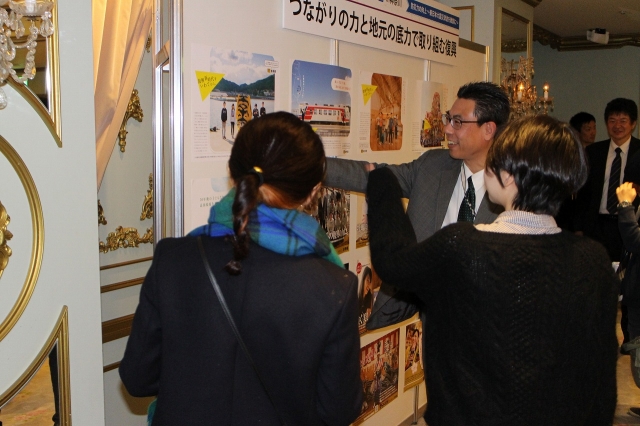 復興状況パネルの展示の様子