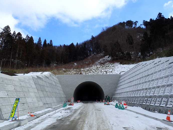 梁川口内トンネル終点(北上市)側坑口写真