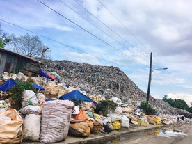 写真:現地のごみ山
