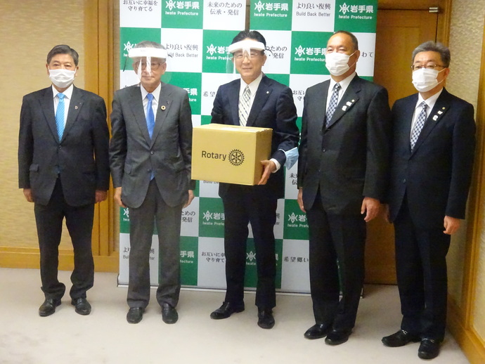 フェイスシールド贈呈式写真