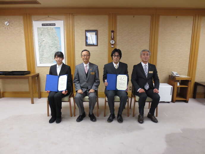 岩手県三陸海域研究論文知事表彰式の写真