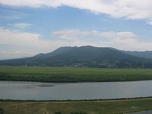 平泉町高館から見る束稲山と北上川の景観
