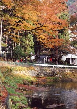 一関市千厩町四日町の四日市橋から見る大光寺入口の景観