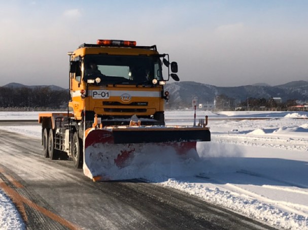 スノープラウ除雪車の写真