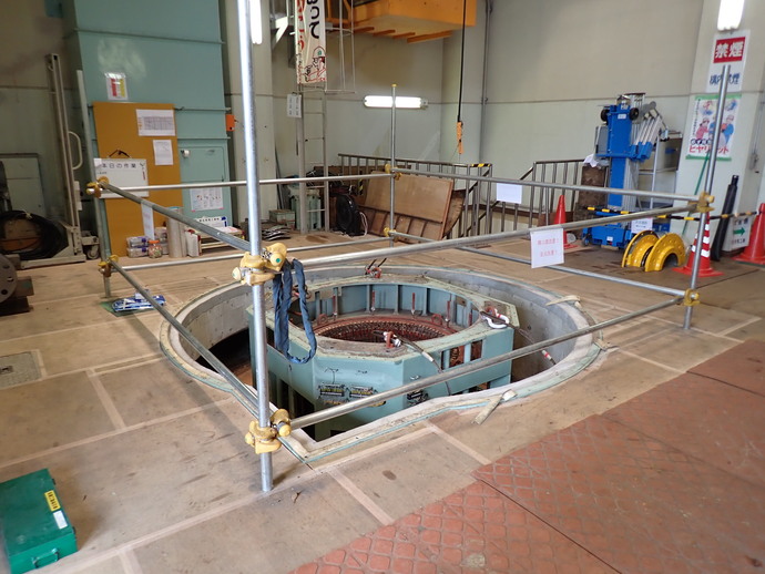 入畑発電所発電機外観(撤去後)