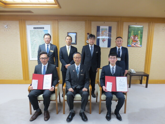 岩手県三陸海域研究論文知事表彰式の写真
