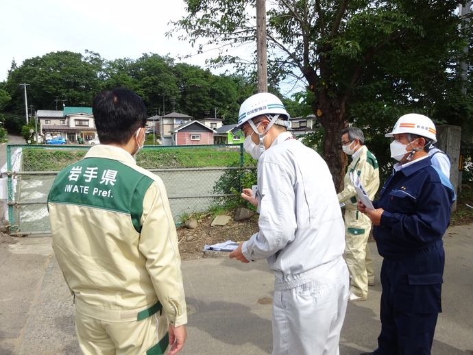 写真：現地視察の様子3