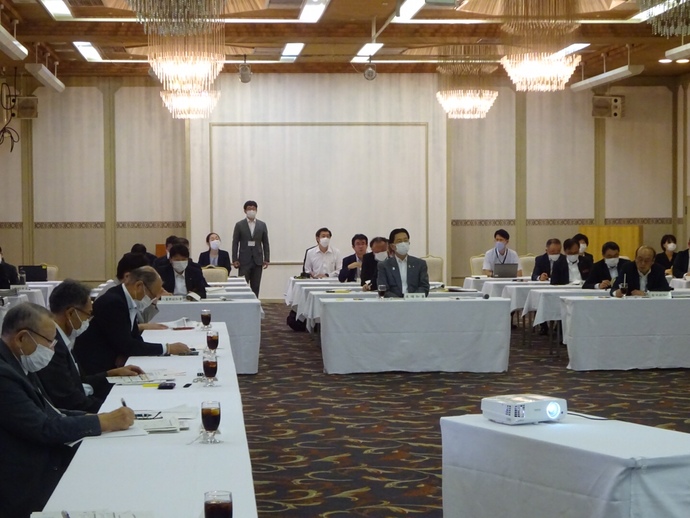 写真：委員会の様子