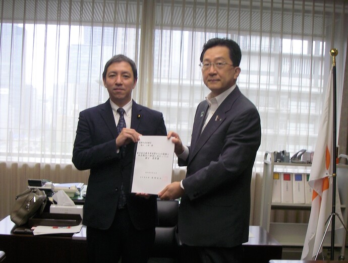 鳩山二郎 総務大臣政務官写真