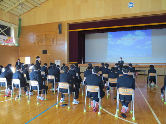 高田第一中学校での講演の様子