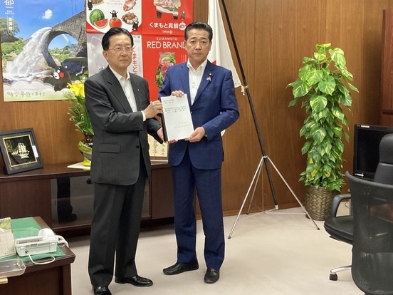 農林水産省 藤木眞也 大臣政務官 写真