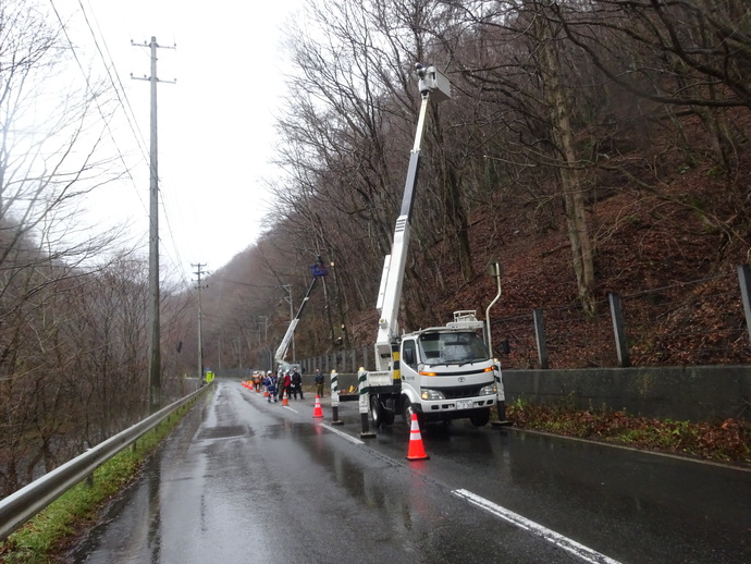 (手前)東北電力NW、(奥)岩手県