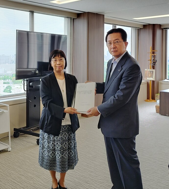 こども家庭庁 渡辺由美子 長官 写真
