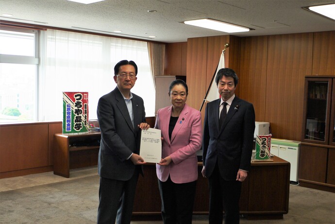 復興庁 土屋品子 大臣、高木宏壽 副大臣 写真
