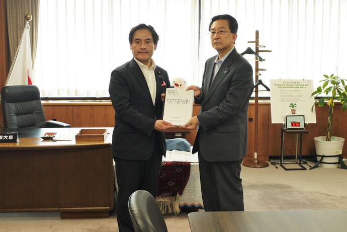経済産業省 岩田和親 副大臣 写真
