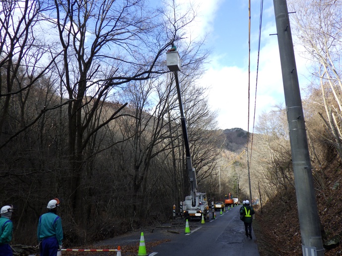 (手前)東北電力NW、(奥)岩手県