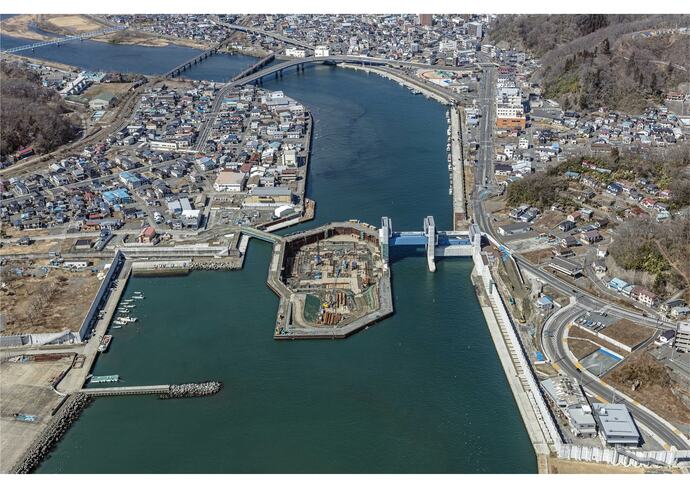 【令和7年3月11日掲載】宮古市の閉伊川水門の早期完成を目指し、建設を進めています！