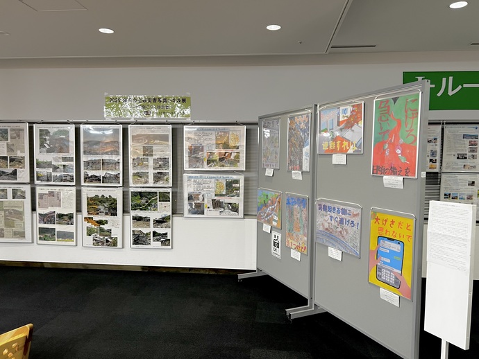 【令和7年6月23日掲載】6月の土砂災害防止月間に合わせ、岩手県立図書館4階I-ルームで「2025 岩手の土砂災害写真パネル展～みんなで防ごう土砂災害～」を開催しています！