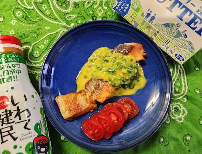 いわて県産サーモンのソテー~糸三葉のオランデーズ風ソース~