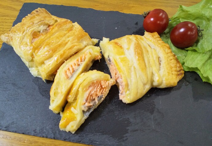 サーモンのポテトチーズパイ包み
