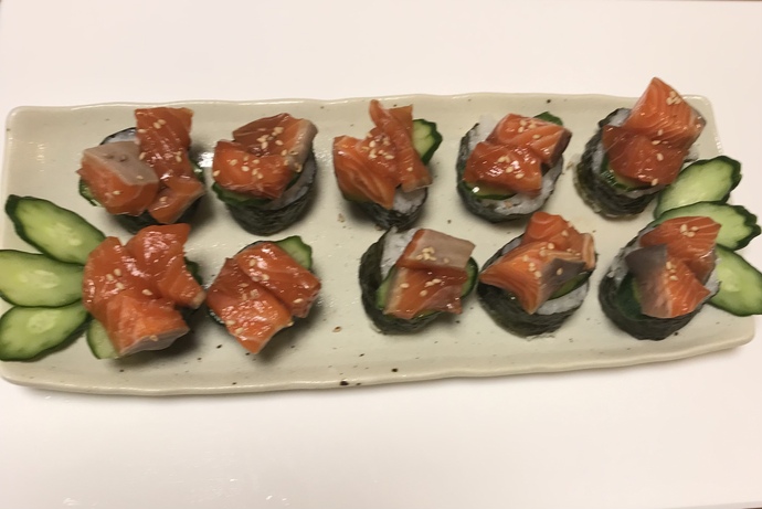 簡単！ひとくちサーモンのっけ巻き