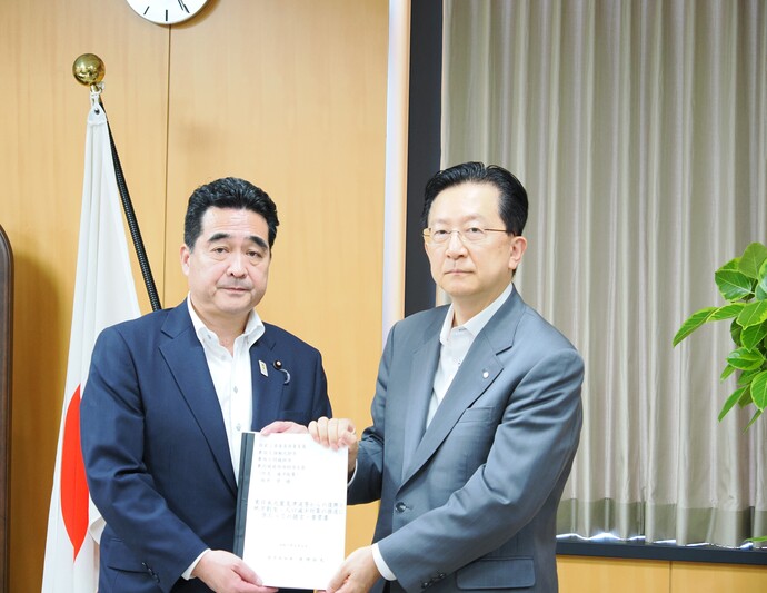 内閣府(防災、海洋政策) 坂井学 大臣 写真