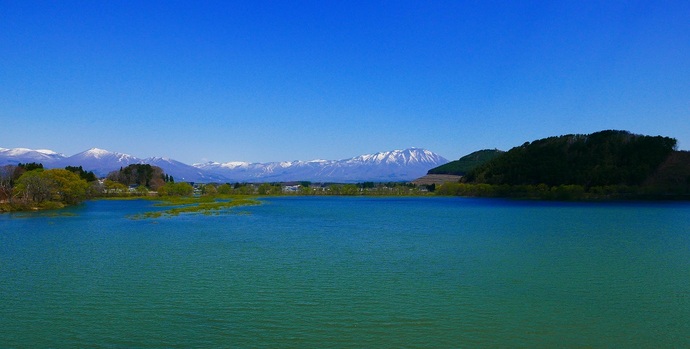 【令和7年6月10日掲載】岩手県立御所湖広域公園の野菊公園では、美しい御所湖を見渡すことができます！