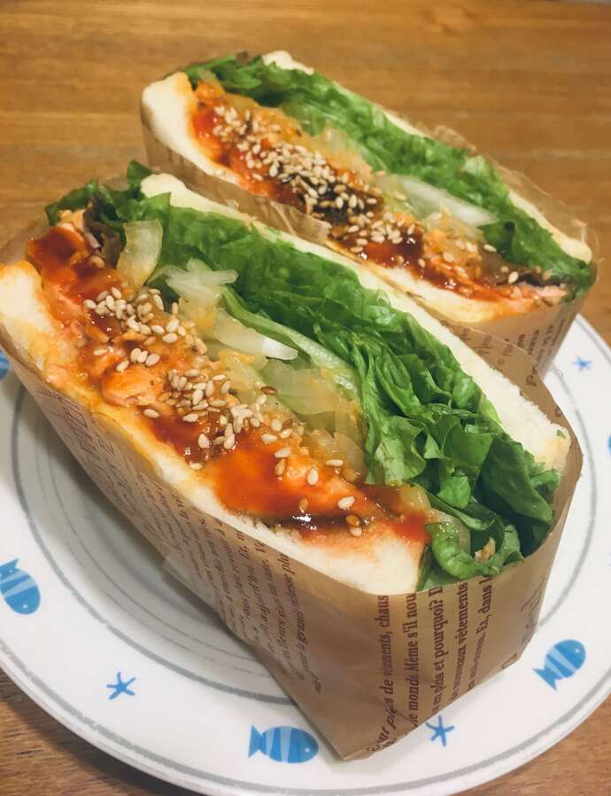 ヤンニョムサーモンの満腹サンドイッチ