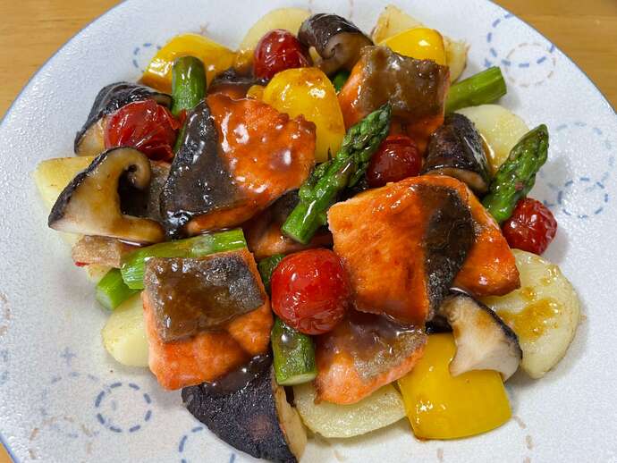 岩手の恵 ふわっとサーモンと彩り野菜のバター醤油仕立て