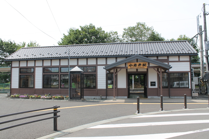 【令和8年5月14日掲載】希望郷いわて景観フォトコンテスト2025に応募いただいた作品を紹介します！～景観部門：地域のシンボル 小岩井駅舎（滝沢市大釜風林）