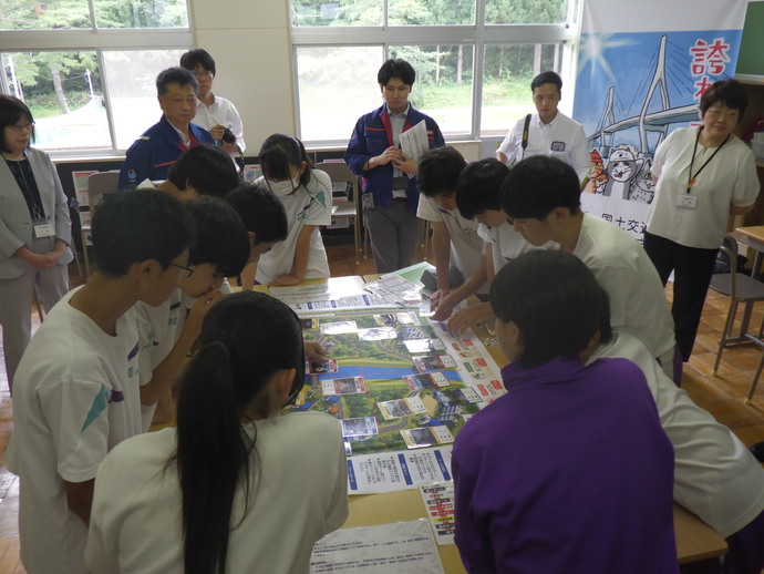 【令和8年10月1日掲載】地域を守る建設業の役割や魅力を学ぶ！ 「災害復旧ワークショップ」と「建設DX体験」を開催！！　 ～久慈市立宇部中学校・山形中学校～
