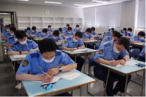 写真:前期試験8